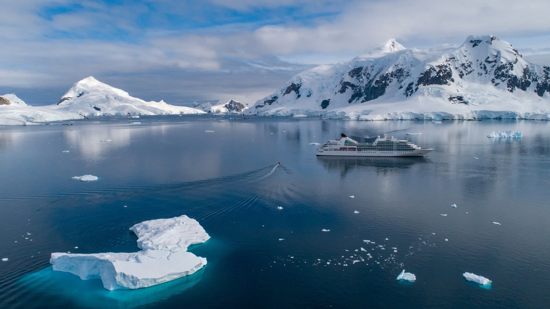 Seabourn Quest - Paradise Harbour Antarctica