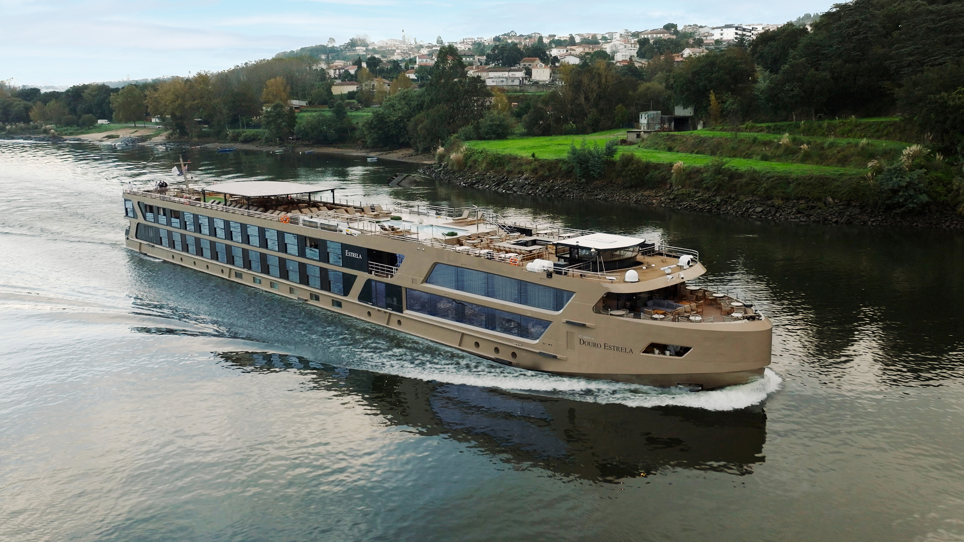 Ms Estrela in Douro