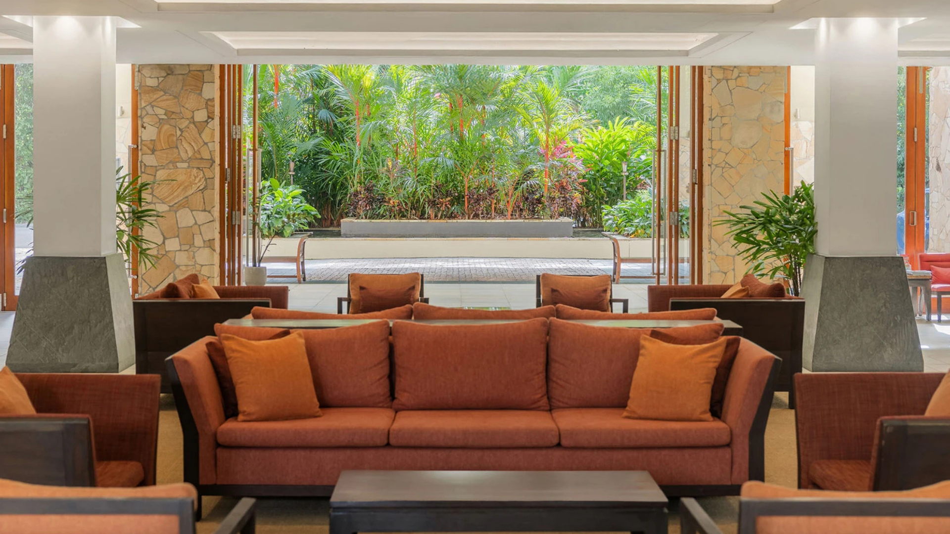 Pullman Palm Cove Sea Temple Resort & Spa - Lobby