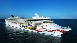 NCL Jewel at Sea