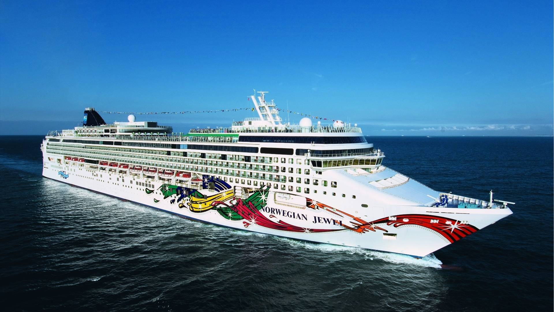 NCL Jewel at Sea
