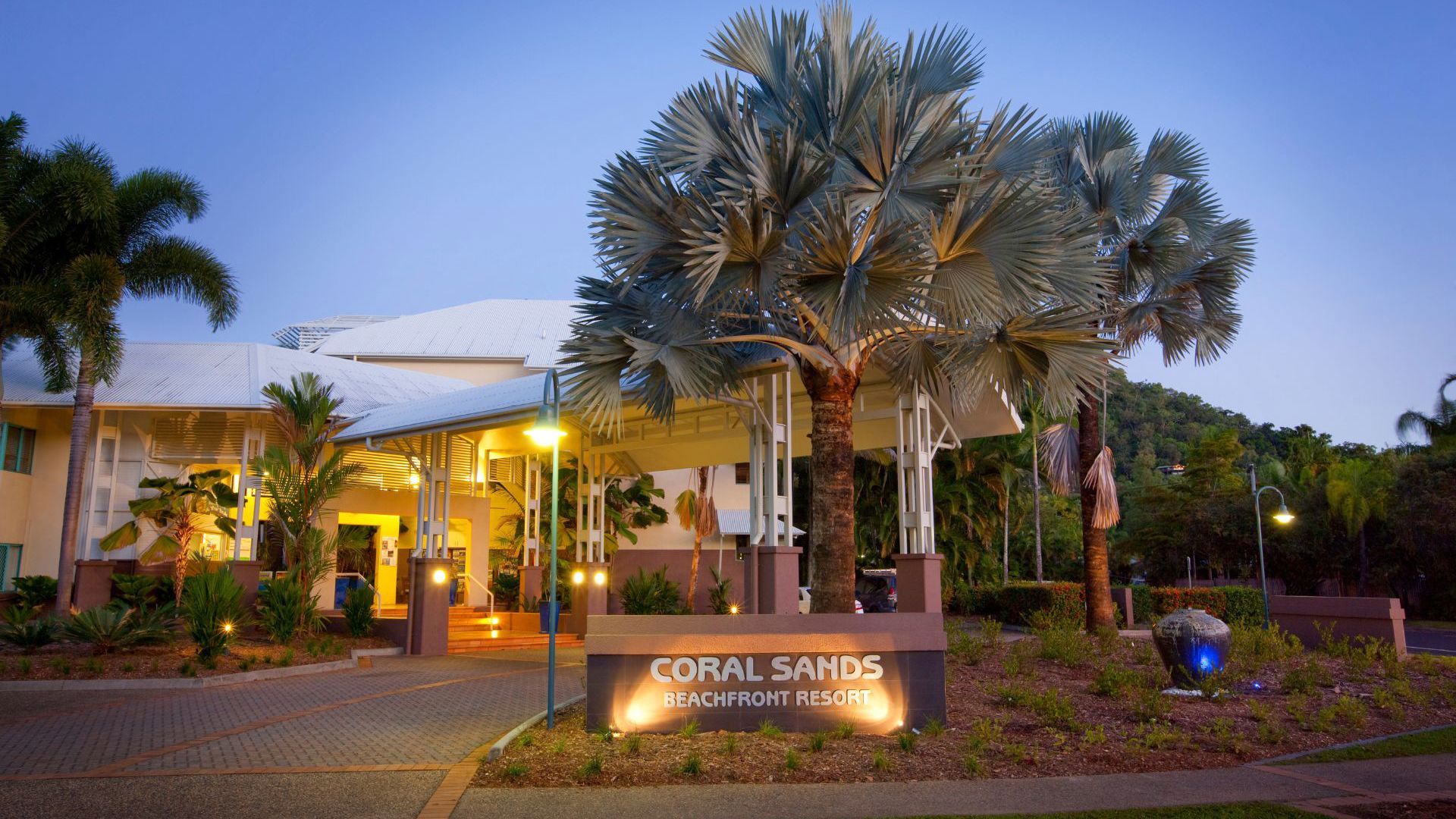 Coral Sands Beachfront Resort - exterior