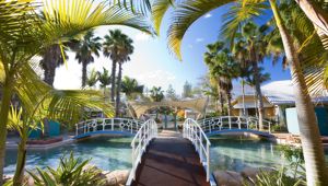 Breakfree Diamond Beach Swimming Pool 