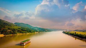 Cruising Halong Bay