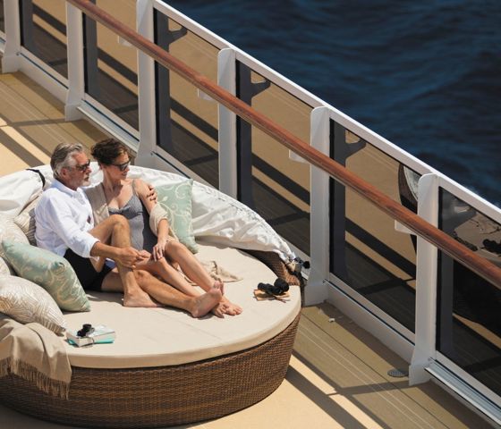 Pool Deck Couple © Regent Seven Seas