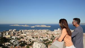 Couple enjoying Marseille