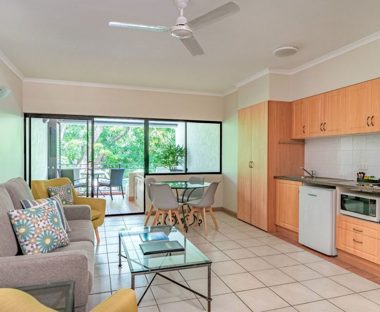  Regal Port Douglas 1 Bedroom Outdoor Jacuzzi Lounge To Balcony