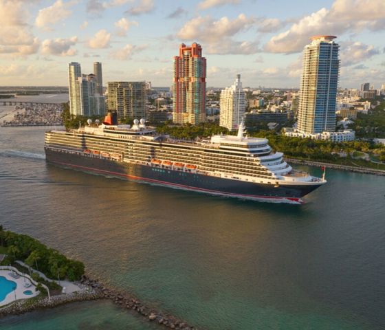 Queen Elizabeth cruising Miami © Cunard