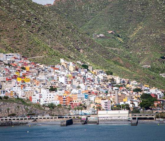 SAIL IN TENERIFE © Ambassador Cruise Line 