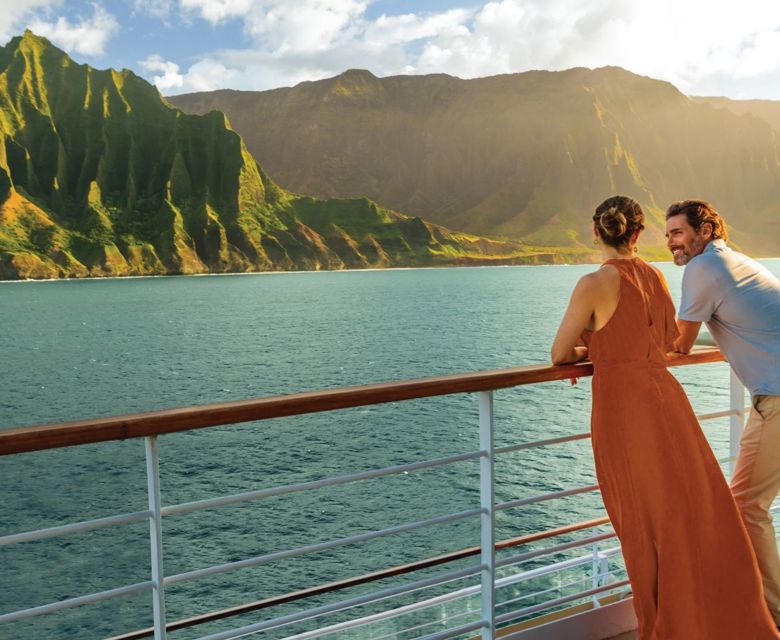 Hawaii Couple Napali Sunset © NCL