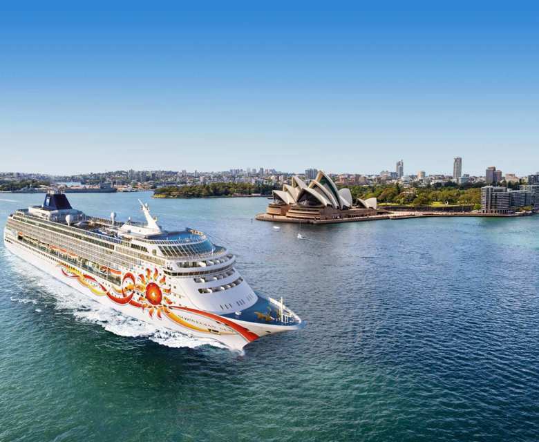 NCL Sun cruising Sydney