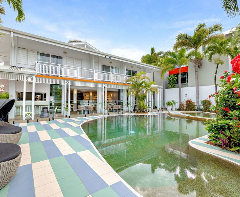 Mercure Hotel Cairns Poolside