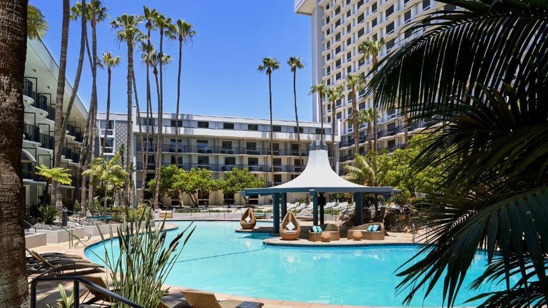 Los Angeles Airport Marriott - Pool
