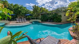 Meridian Port Douglas - pool