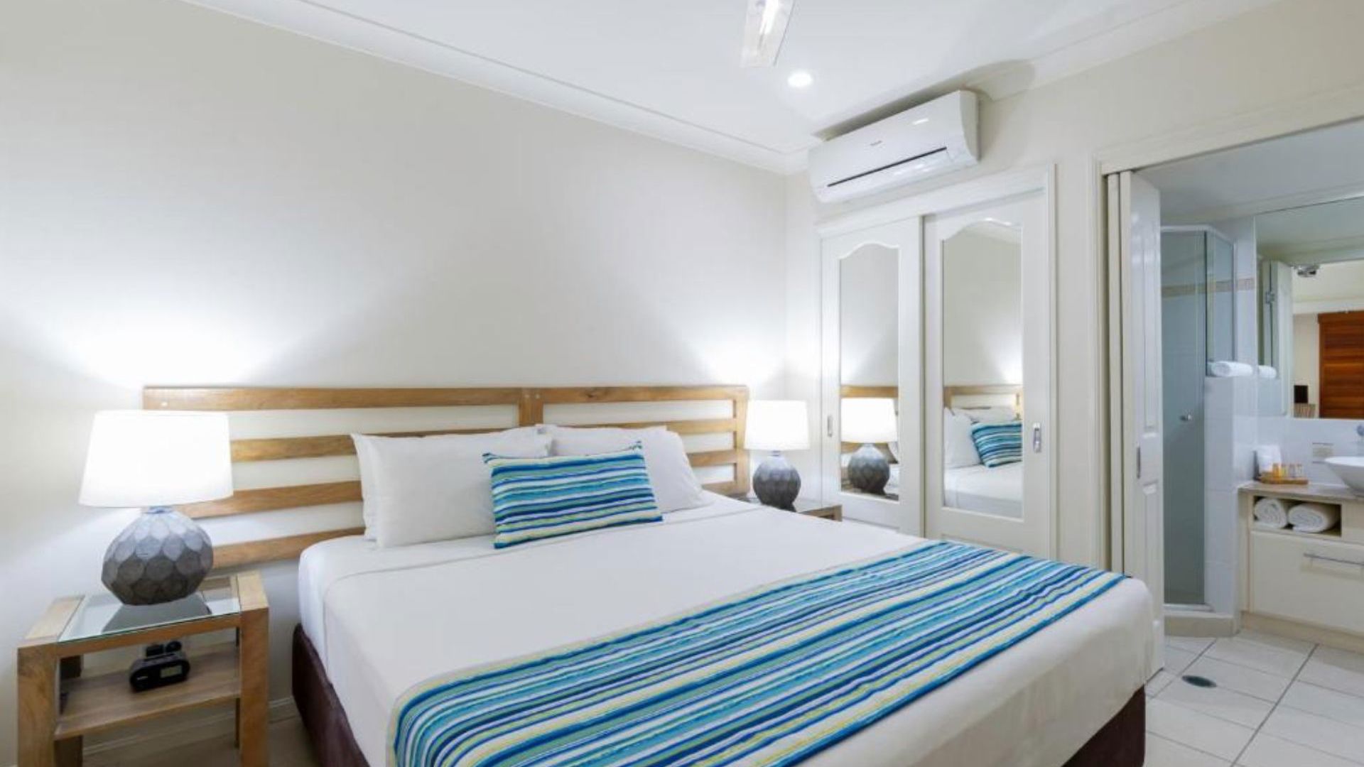 Meridian Port Douglas - bedroom