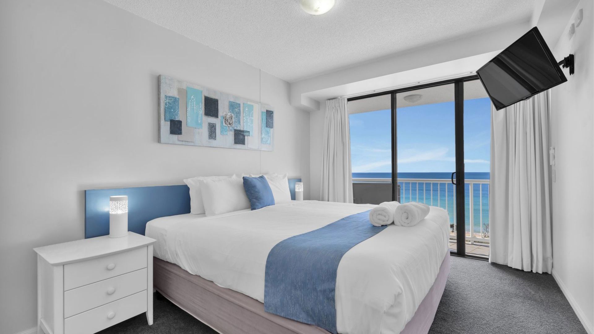 Catalina Resort - bedroom