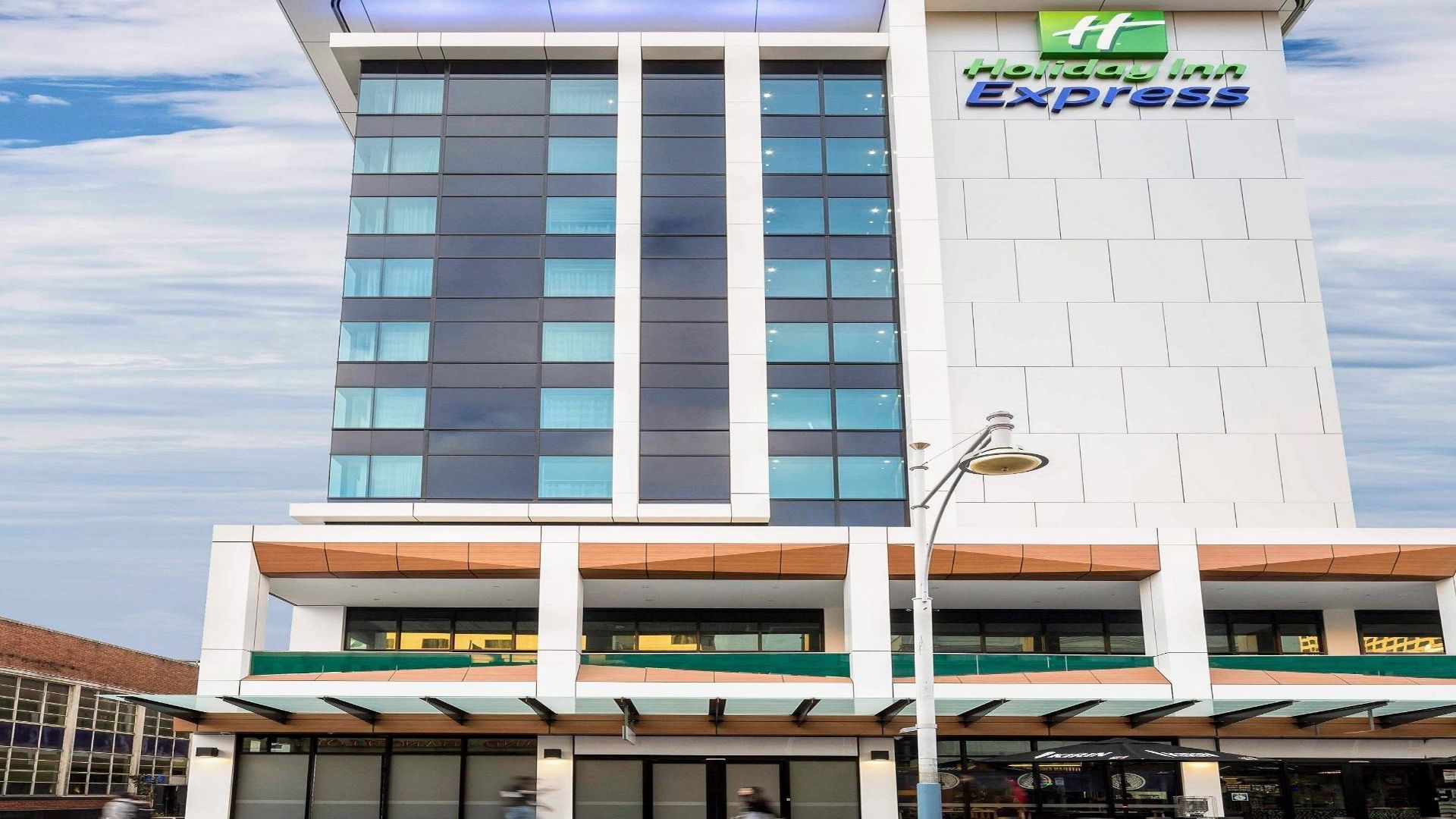 Holiday Inn Express Adelaide Exterior