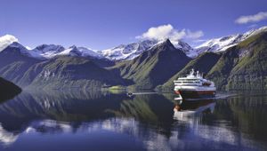 Hurtigruten Hjorundfjorden