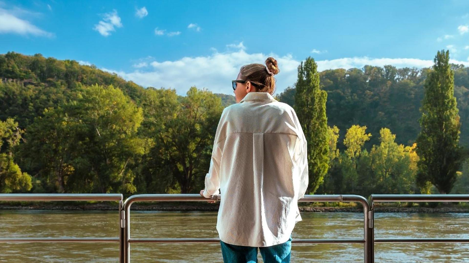 Guest on Trafalgar's Viewing Deck