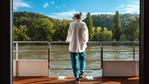 Guest on Trafalgar's Viewing Deck