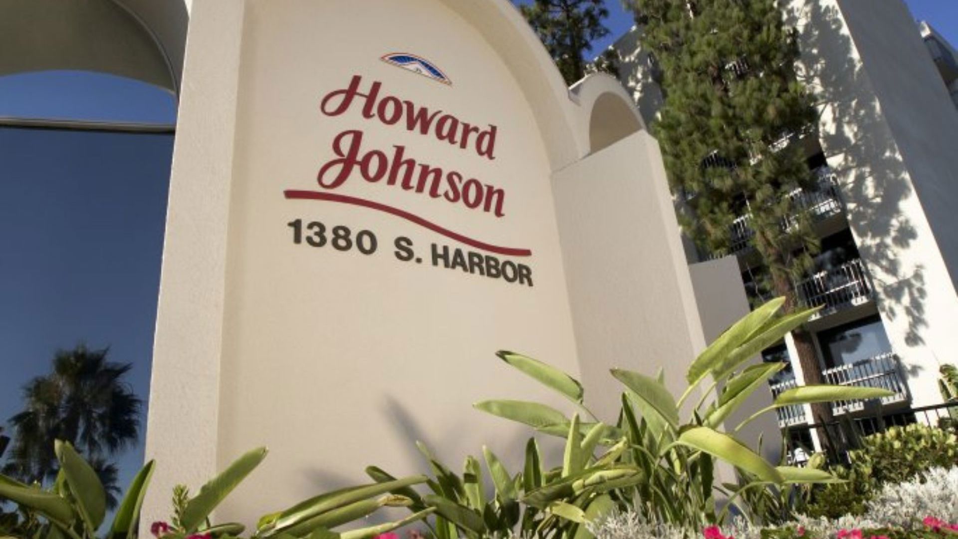 Howard Johnson Hotel & Water Playground - Exterior
