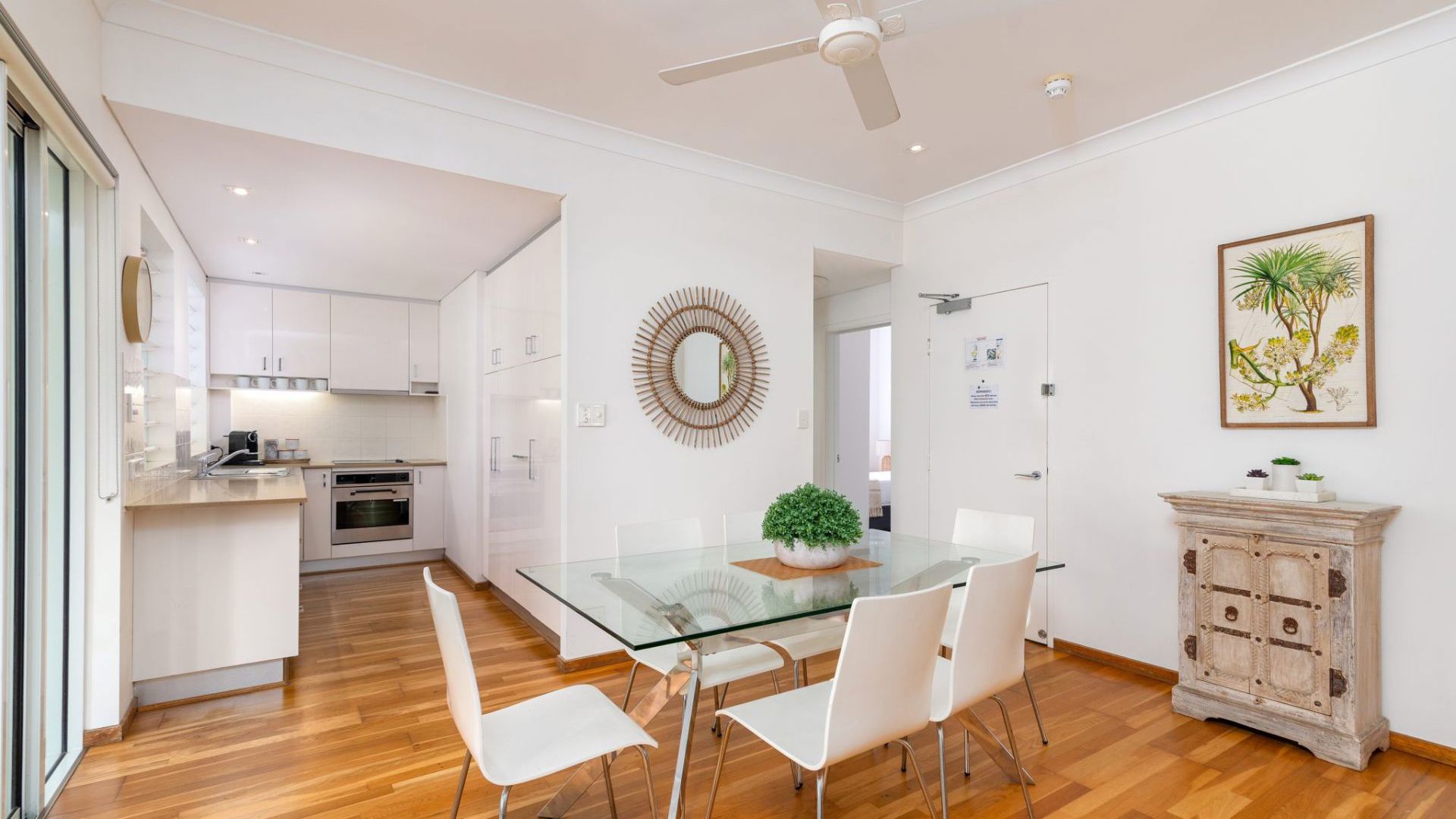 Verandahs Apartments Port Douglas - dining