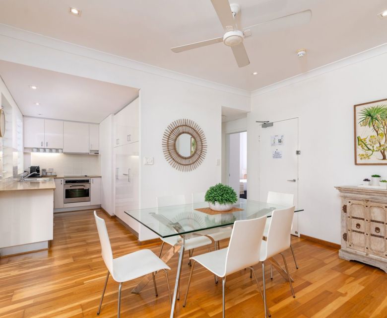 Verandahs Apartments Port Douglas - dining