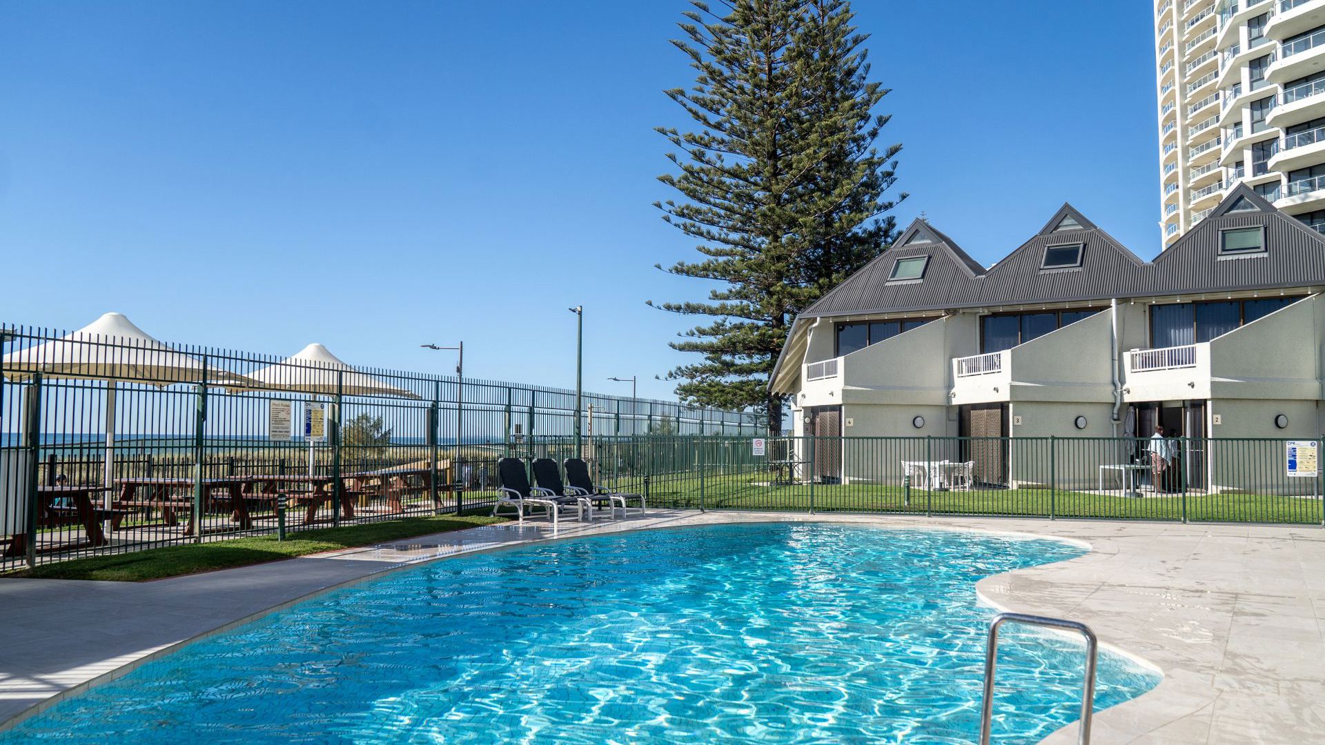 The breakers poolside