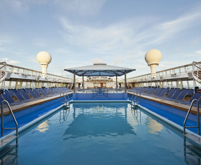 Norwegian Sun Pool Deck