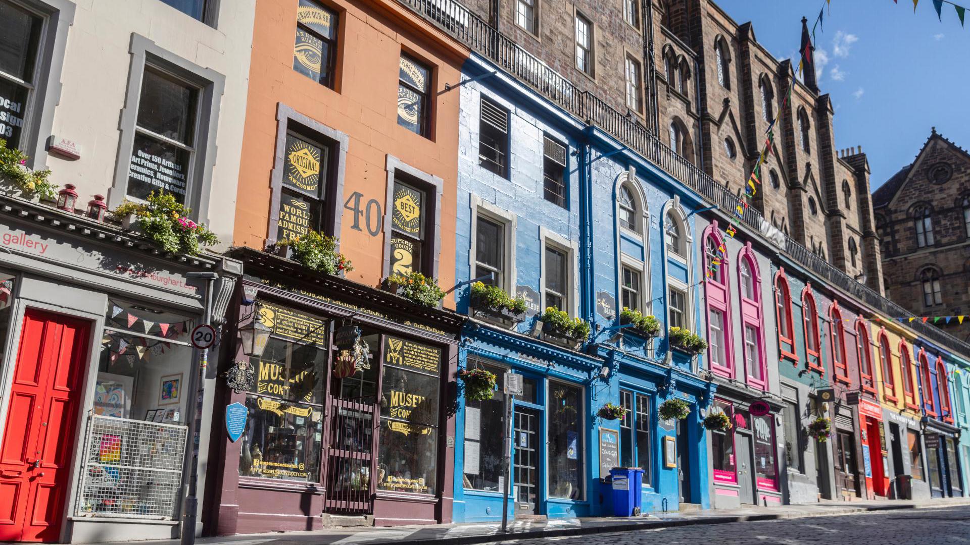 Victoria Street Edinburgh © VisitScotland & Kenny Lam