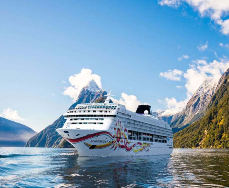 Nowegian Cruise Line NCL Sun Aerial Milfordsound