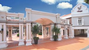 Facade - Village Hotel Albert