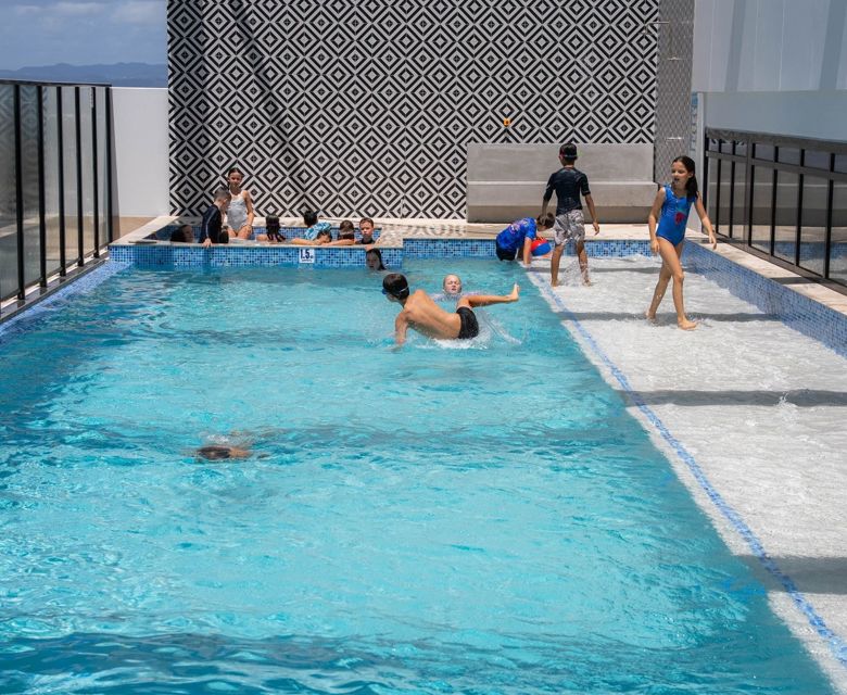 TRYP Hotel Southport - kids in pool