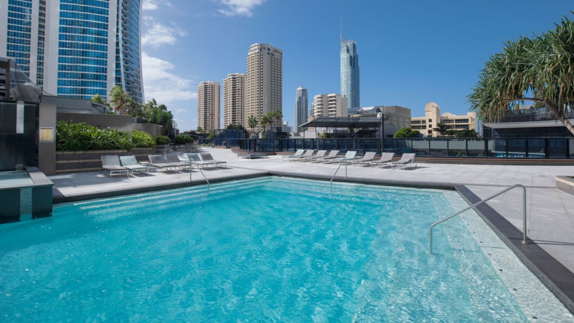 Mantra Circle On Cavill Pool