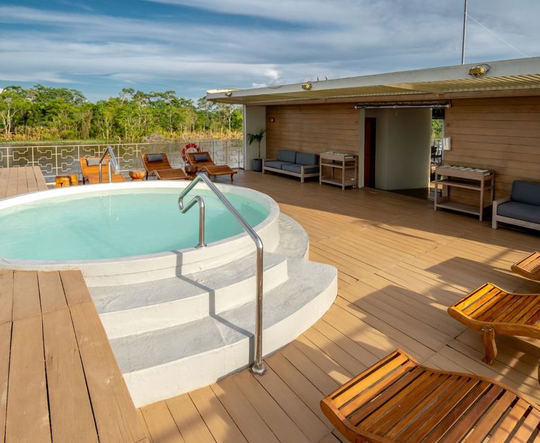 Viva Expeditions - Delfin III - Cruise Peru