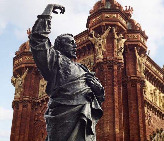 Barcelona Arc De Triomf Pau Claris Statue