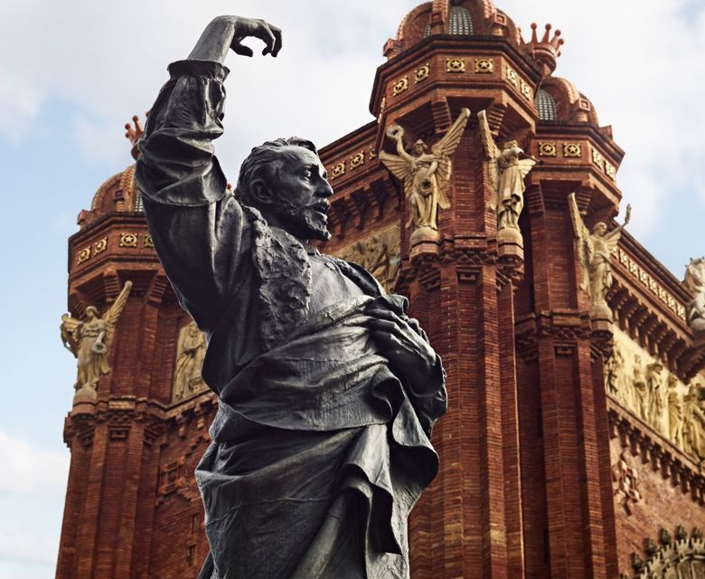 Barcelona Arc De Triomf Pau Claris Statue