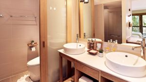 Bandara Spa Resort & Pool Villas, Samui - Deluxe 2 Queen Room Bathroom