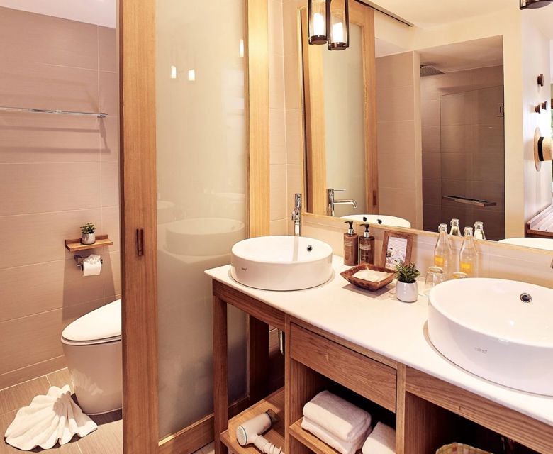 Bandara Spa Resort & Pool Villas, Samui - Deluxe 2 Queen Room Bathroom