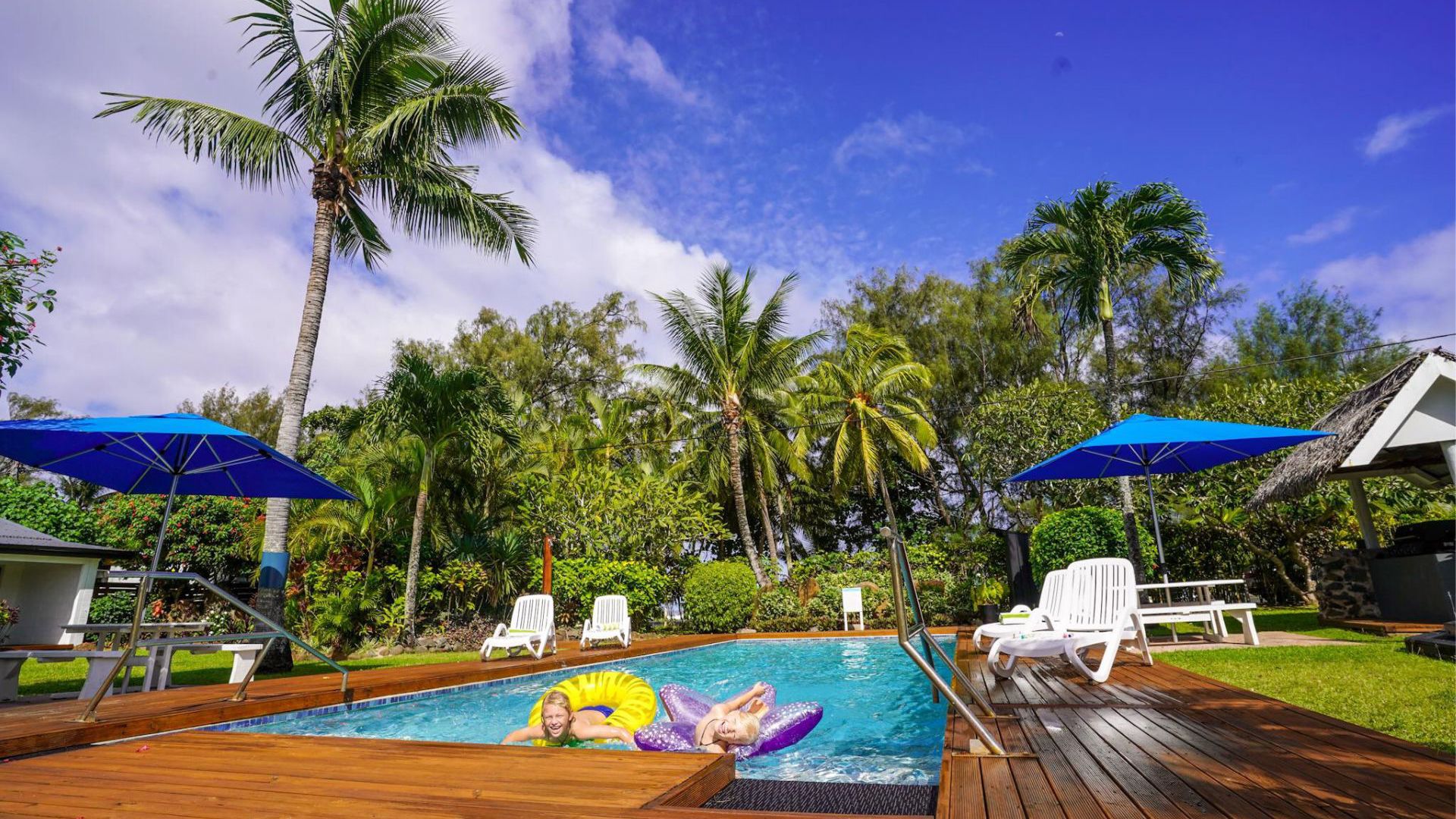 The Black Pearl Beach Side Apartments - Pool