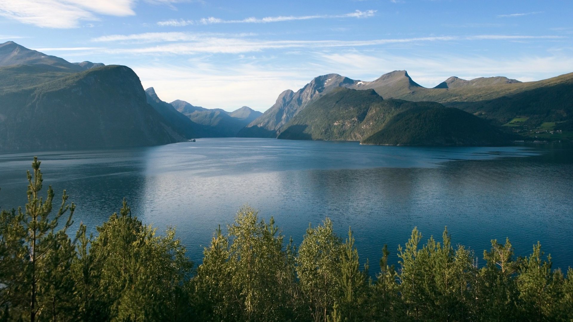 Geiranger Fjord - Lake