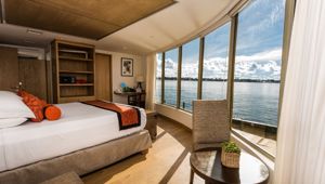 Viva Expeditions - Delfin III - Cruise Peru