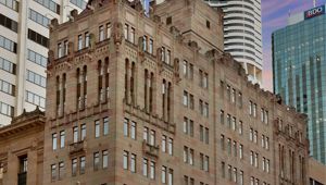 The Manor Apartment Hotel - exterior 2