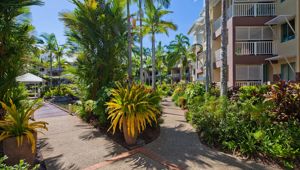 Coral Sands Beachfront Resort -  gardens