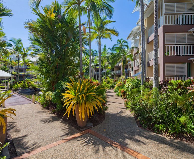 Coral Sands Beachfront Resort -  gardens
