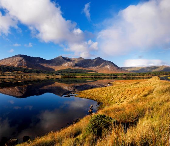 Lough Inagh Connemara Co. Ireland © Chris Hill & Tourism Ireland