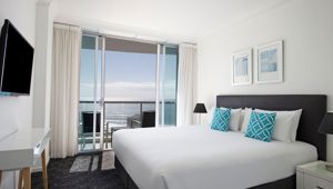 Mantra Towers of Chevron - bedroom