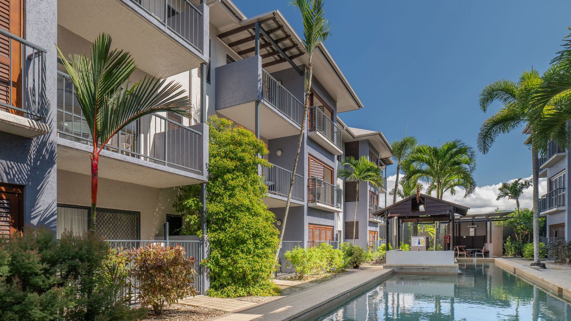 Southern Cross Atrium Apartments - pool 2