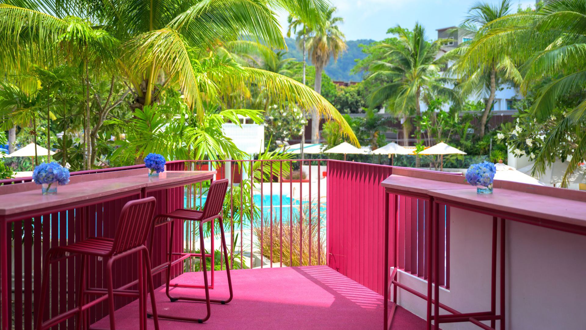 Centara Karon Resort - Pink Social