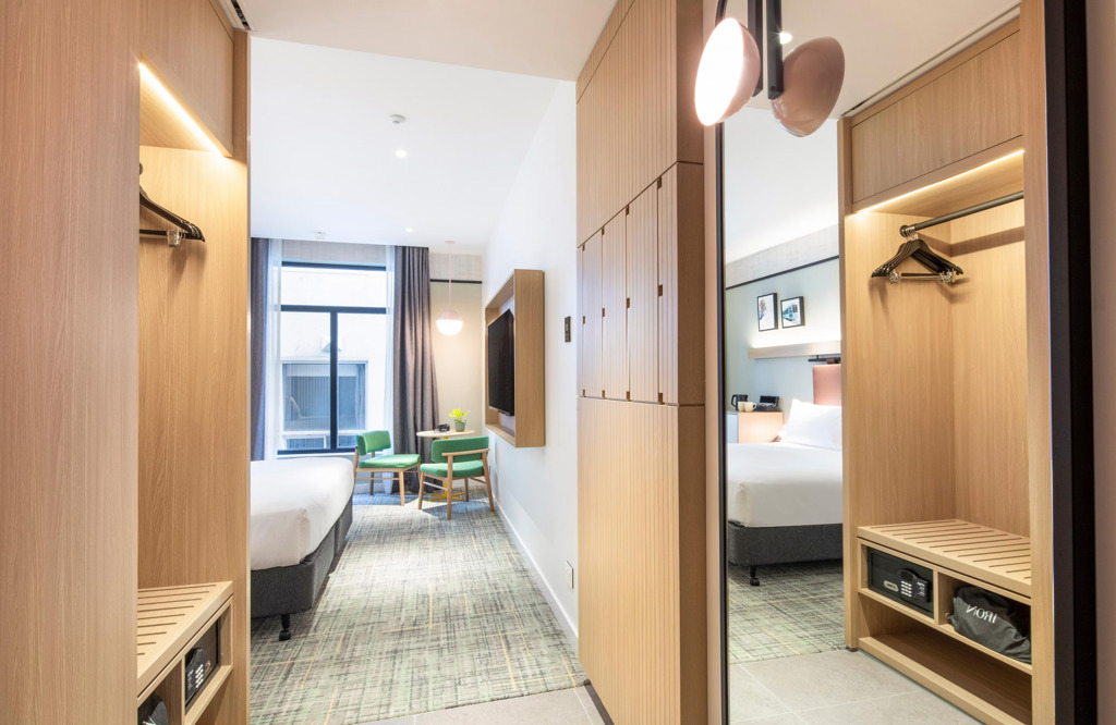 Holiday Inn Melbourne Standard Room